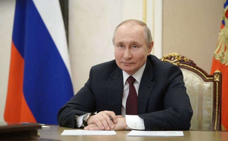 Vladimir Putin signed the law, allowing him to re-run for president