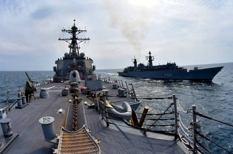 Адмирал ВМС США: Москва и Вашингтон на пороге конфликта в Черном море