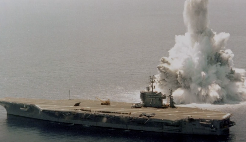 The lead American aircraft carrier USS Gerald R. Ford (CVN-78) after all «vzorvut» в рамках испытаний