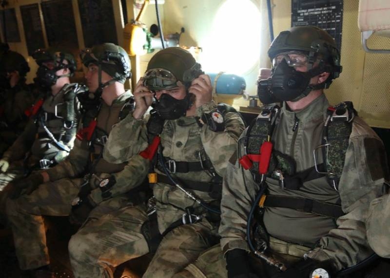 «С шести километров»: Российские десантники провели высотное десантирование