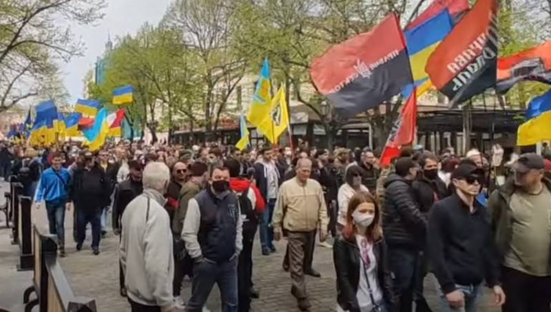 Ukrainian nationalists held in Odessa «March of the defenders»