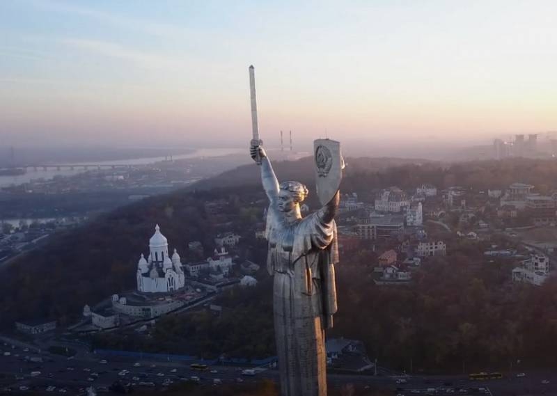 В Киеве заявили о намерении демонтировать герб СССР с монумента «Motherland»