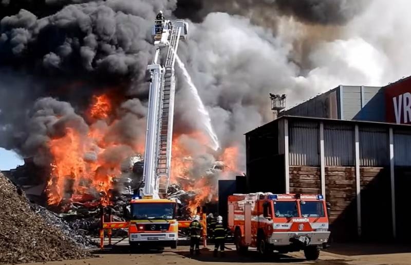 Власти чешской Остравы: Перед пожаром на металлургическом предприятии Витковице прогремел взрыв
