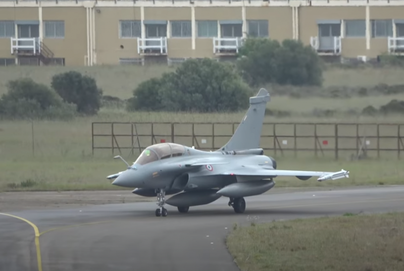 The French Air Force began flight tests of a new modification of the Rafale F4 fighter