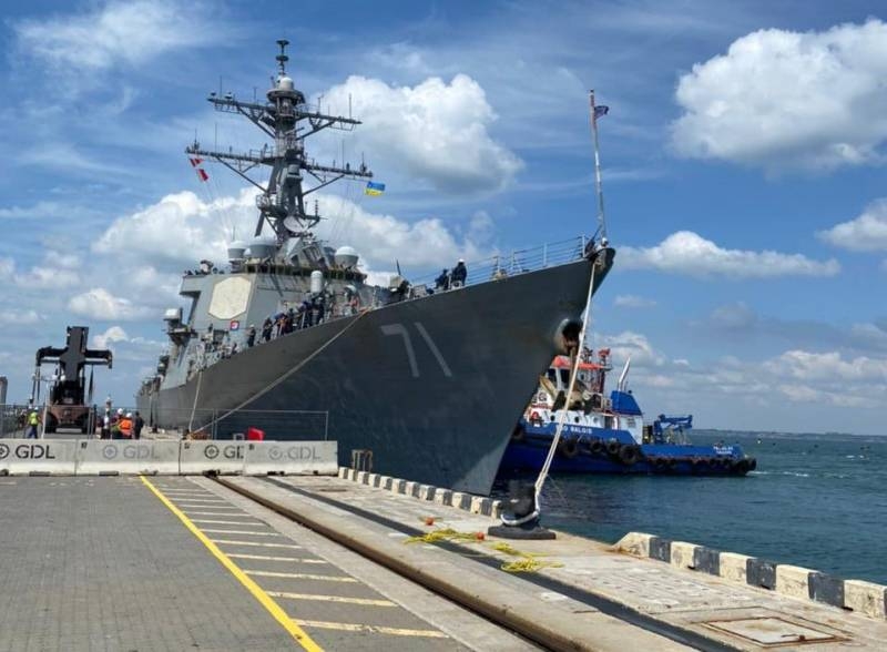 El destructor estadounidense de misiles guiados USS Ross DDG-71 llegó a Odessa