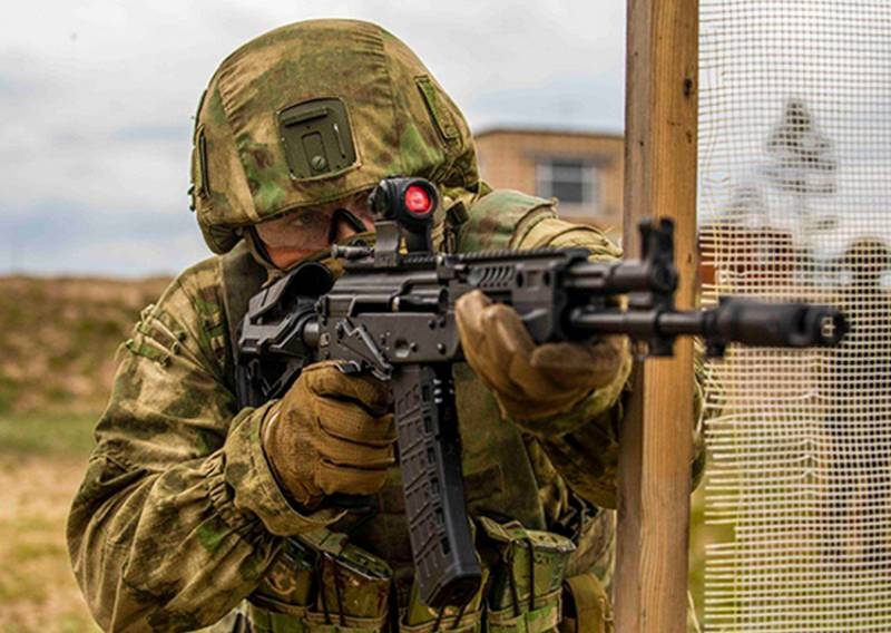 A batch of AK-12 assault rifles entered service with the ZVO motorized rifle brigade