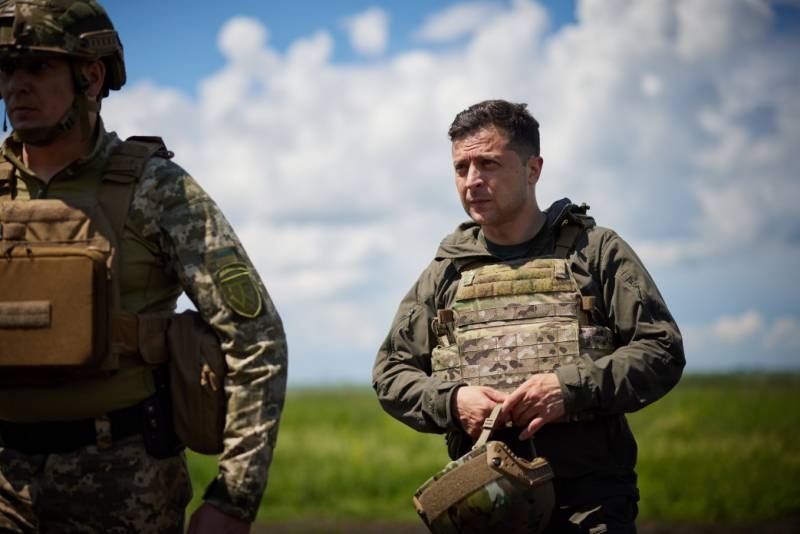 «Боится госпереворота»: in Ukraine suggested in connection with the dismissal of the commander-in-chief of the Armed Forces of Ukraine Khomchak Zelensky