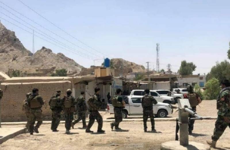 Government forces lost Sukkur military base near Kandahar, battles for the city continue