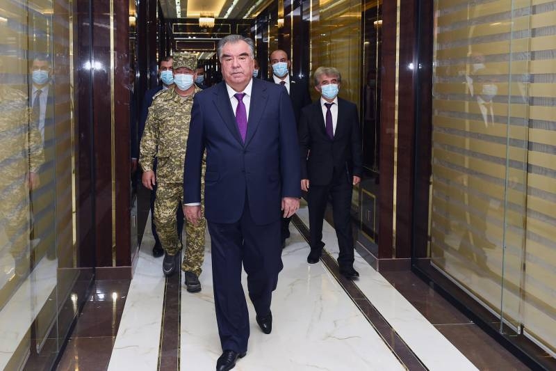 Президент Таджикистана распорядился мобилизовать 20 тысяч военнослужащих резерва из-за ситуации на границе с Афганистаном