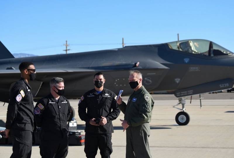 «Сокращать либо полеты, либо самолеты»: in the United States worried about the growing costs of F-35 fighters