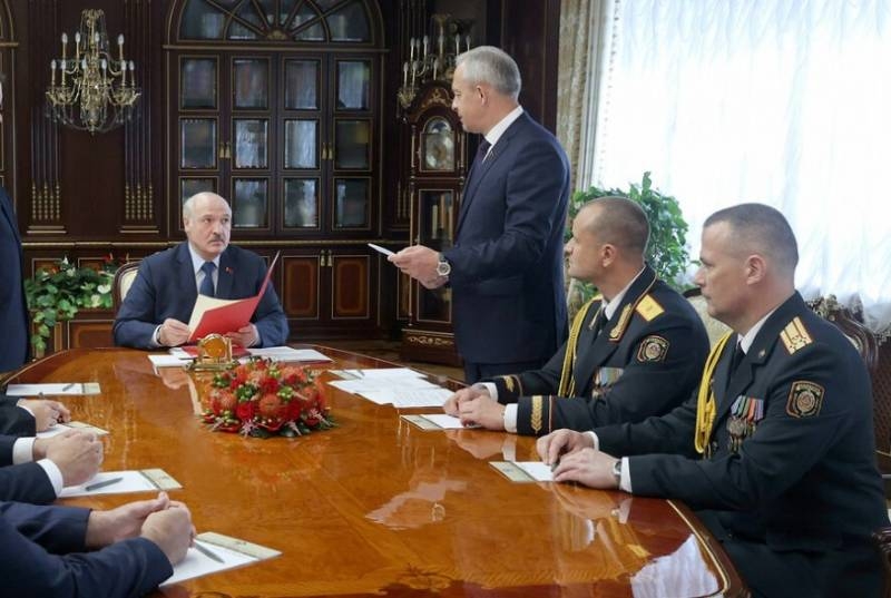 В ответ на наращивание сил НАТО у границ Белоруссии Минск готов призвать на помощь армию России