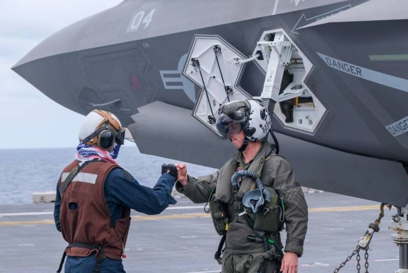 ВМС США медлят с покупкой раскритикованной Трампом катапульты для авианосца