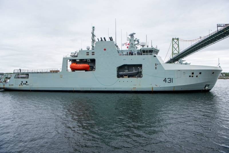 Segundo rompehielos de la Patrulla Ártica HMCS Margaret Brooke (431) Se unió a la Marina Real Canadiense