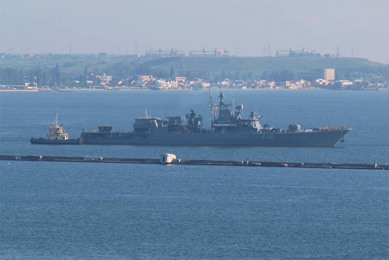 Высказаны предположения о назначении КУНГа на палубе вышедшего из порта Одессы фрегата ВМСУ «Гетман Сагайдачный»