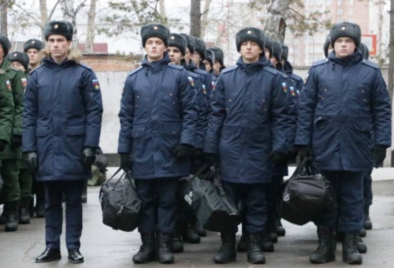 В РФ обсуждают включение службы в армии по призыву в трудовой стаж