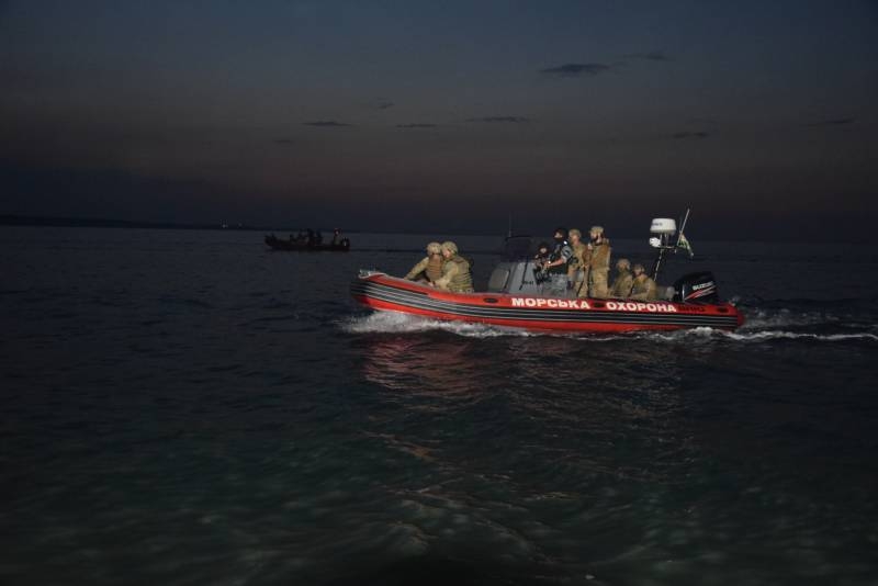 ВМС и Погранслужба Украины провели учения по отражению «российского десанта» в акватории Азовского моря