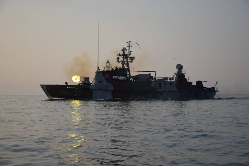 ВМС и Погранслужба Украины провели учения по отражению «российского десанта» в акватории Азовского моря