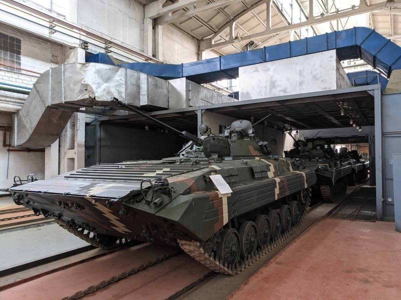 ВСУ получили очередную партию восстановленных боевых машин пехоты БМП-2