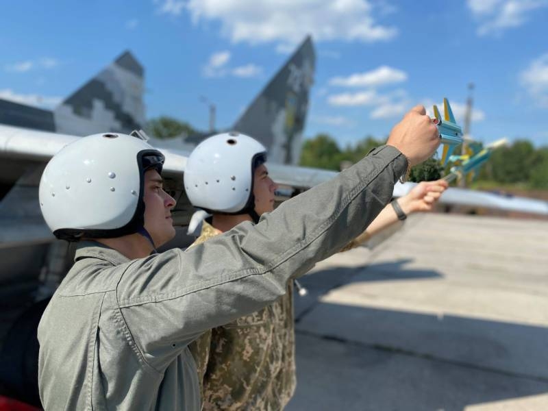 ВВС Украины столкнулись с нехваткой авиатоплива, подписано соглашение с Азербайджаном о поставках авиационного керосина