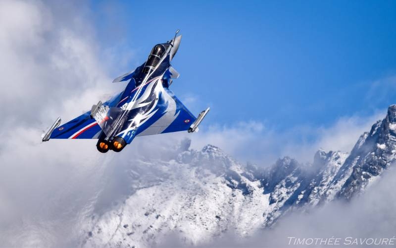 «Легко уйдёт от ракет французского истребителя»: En Afrique du Sud, ils écrivent sur l'avantage du Su-35 russe sur le Rafale français