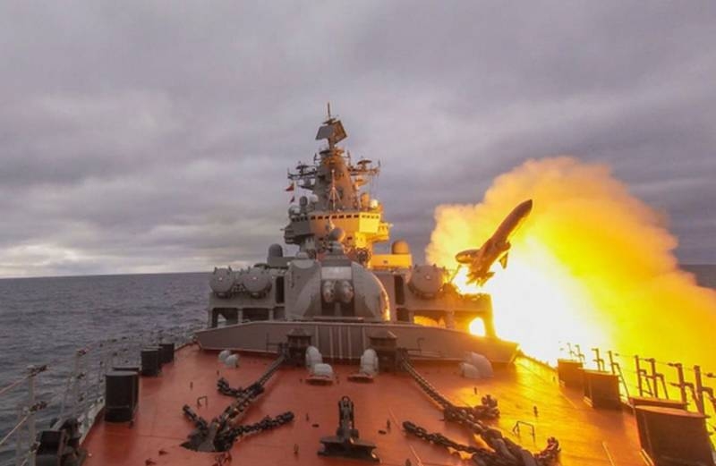 В Сети появилось видео ракетных стрельб крейсера «Marshal Ustinov»