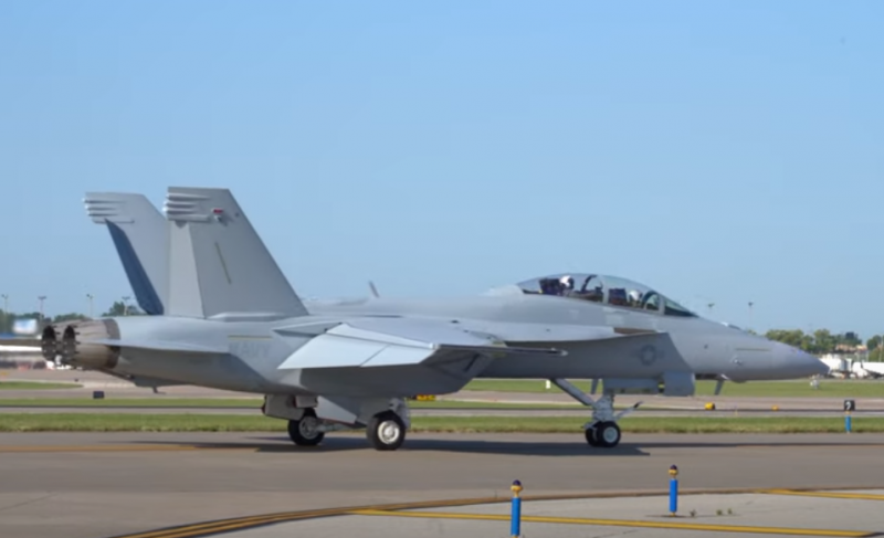 ВМС США начали получать новые палубные истребители F/A-18 Super Hornet Block III