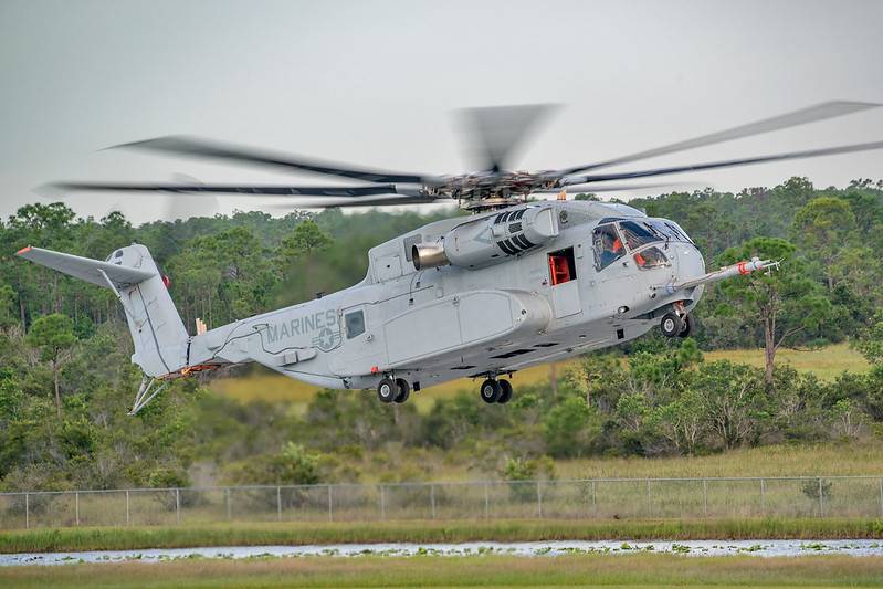 Морская пехота США получила первый серийный транспортный вертолёт CH-53K