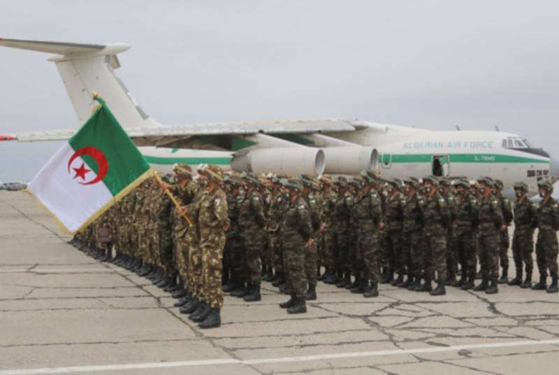 На учениях военные России и Алжира «release» населённый пункт от «terrorists»