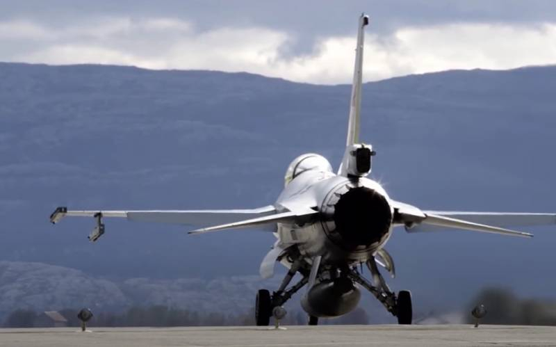 Норвегия до конца года спишет все истребители F-16 и продаст их другой стране