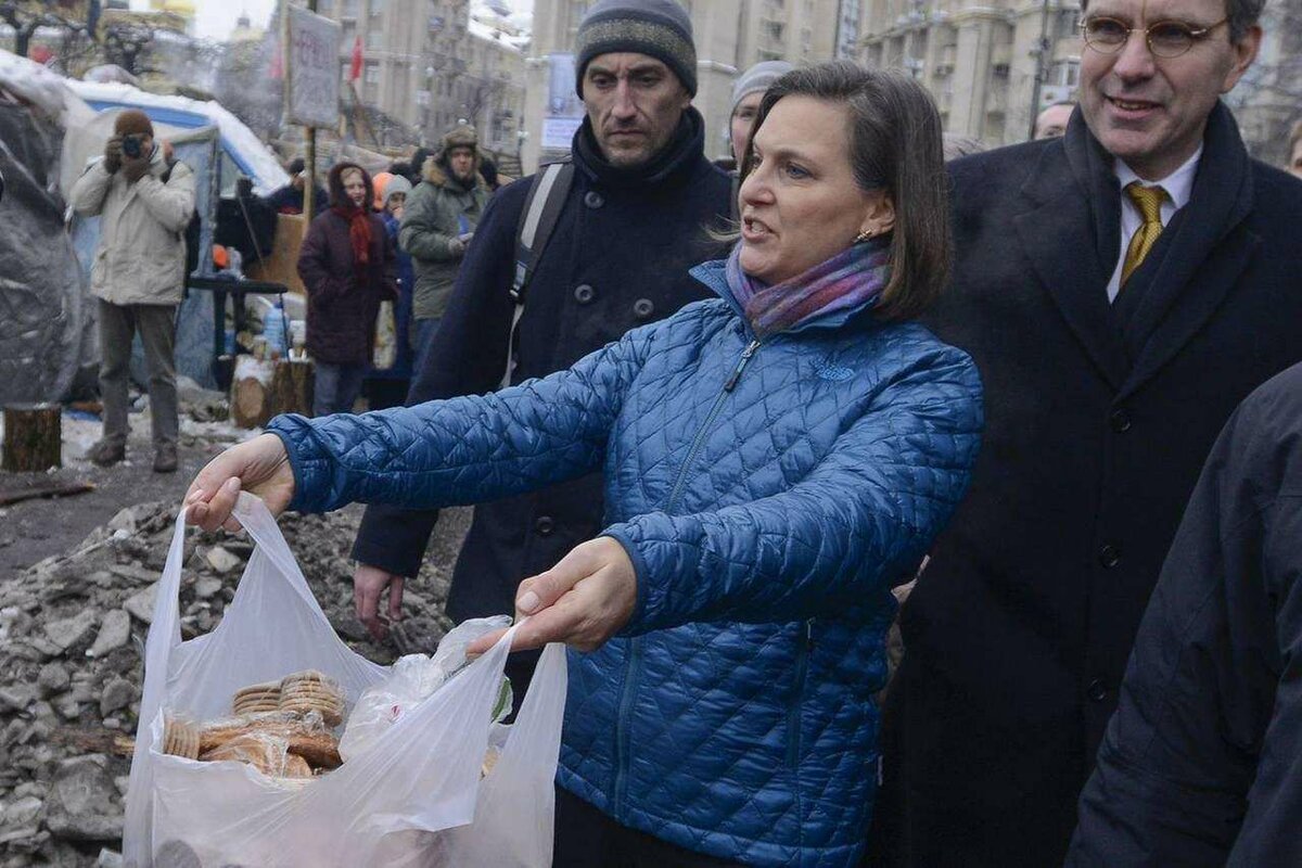 Nuland trajo galletas a Moscú: ron - humm...