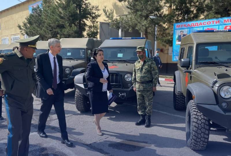 The United States handed over a batch of Jeep J8 light jeeps to the Ministry of Defense of Tajikistan
