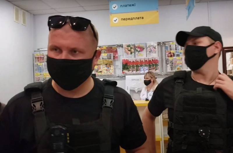 Ukrainian post office buys body armor for employees