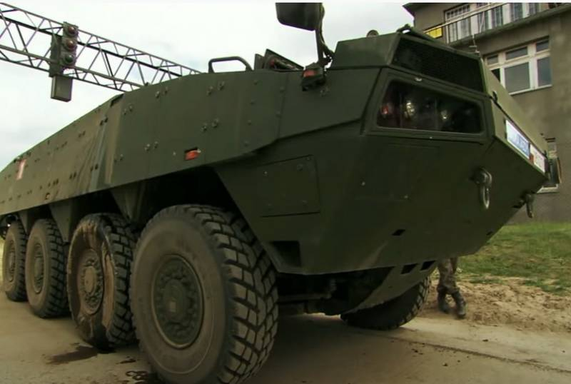 Médias ukrainiens: les tests du véhicule blindé de transport de troupes polonais Rosomak pour la reconnaissance se sont soldés par un échec