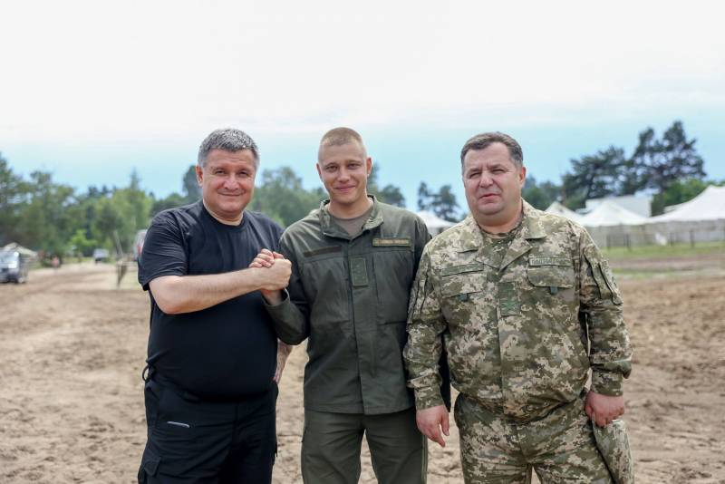 Экс-глава МВД Украины призвал украинских военных быть готовыми к «возможному восстанию в Донецке»