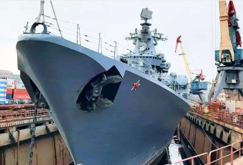 Flagship of the Pacific Fleet missile cruiser «Varangian» встал на плановый ремонт