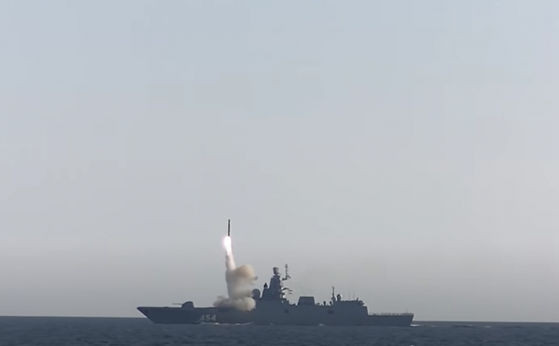 Гиперзвуковая ракета «Zircon», запущенная с борта фрегата «Amiral Gorchkov», поразила морскую мишень
