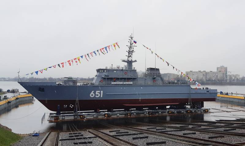 Корабль противоминной обороны «Анатолий Шлемов» проекта 12700 спущен на воду в Санкт-Петербурге