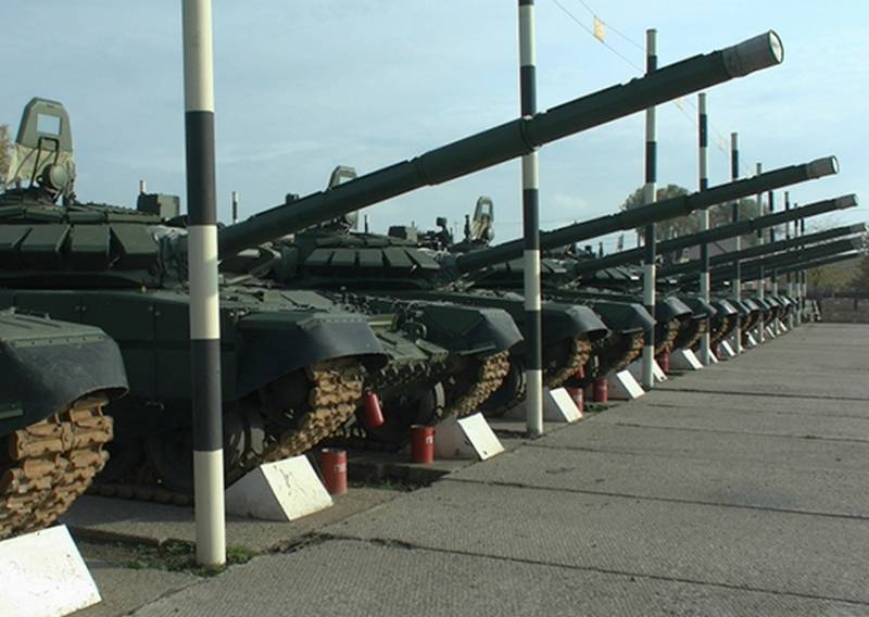 Партия модернизированных танков Т-72Б3 усилила оборону российского анклава
