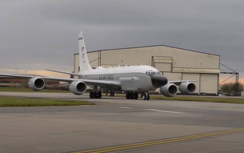 Американский самолёт радиоэлектронной разведки RC-135 впервые провёл разведку российских границ, находясь над Украиной