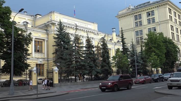 ЦБ РФ ужесточит контроль и обяжет банки раскрывать подробности переводов граждан