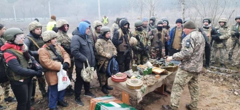 «Что касается танка, то он не так страшен, как я думал»: появляются сообщения украинских резервистов о сборах в 25 км от границ России