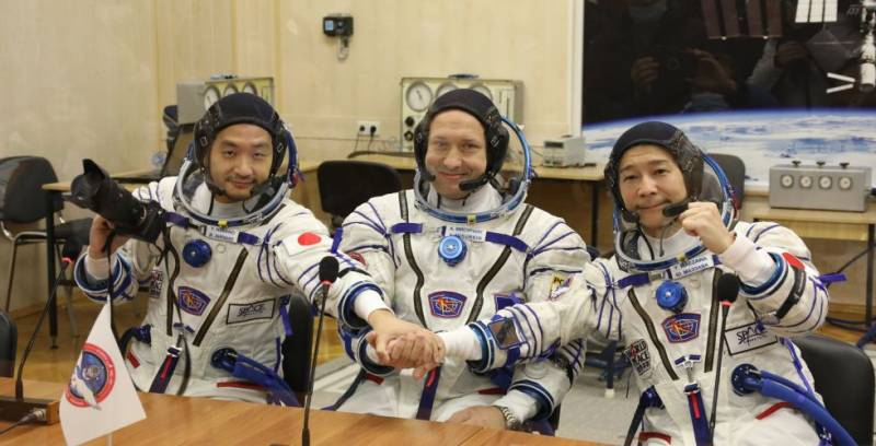 «Роскосмос» впервые за 12 лет оправил на МКС космических туристов