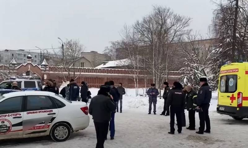 Самодельное взрывное устройство сработало в помещении православной гимназии в Серпухове