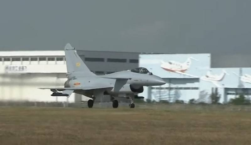 Скорость против манёвренности и боевой мощи: Пакистан закупает истребители J-10C для противодействия индийским Rafale