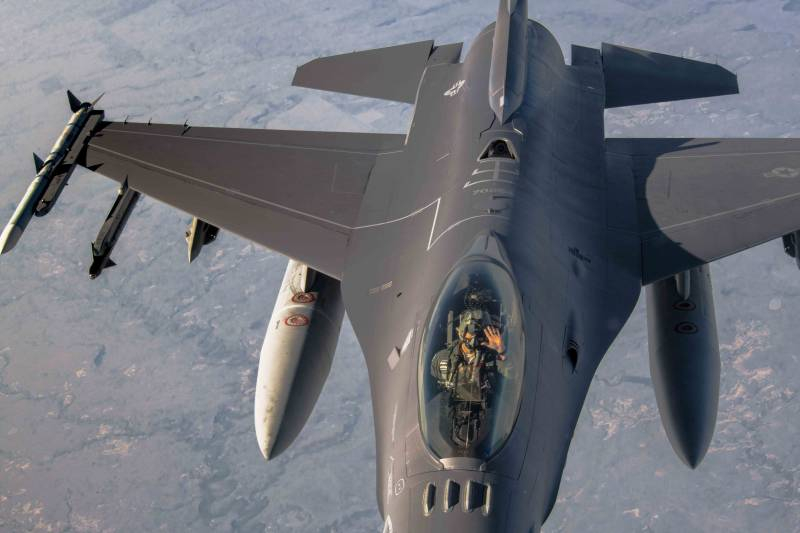 США проигнорировали просьбу Токио и продолжили полёты F-16 после инцидента с топливными баками