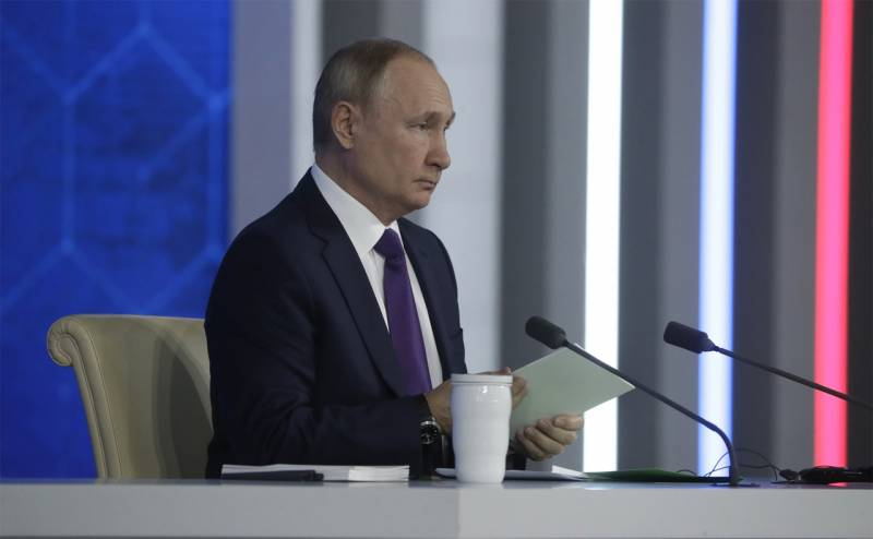 Журналист западного издания задал президенту Путину вопрос о «сосредоточении власти в одних руках»