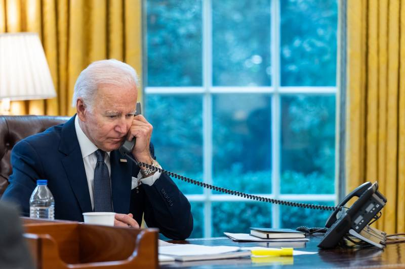 Biden, in a conversation with Zelensky, promised that, that Russia «заплатит высокую цену в случае нападения на Украину»