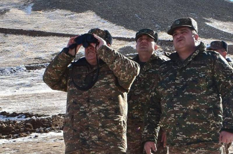 На армяно-азербайджанской границе возобновились боестолкновения
