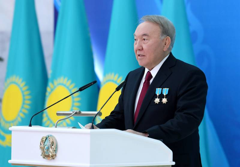 Назарбаев призвал казахстанский народ сплотиться вокруг президента Токаева