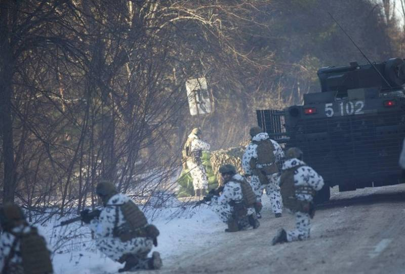 乌克兰内政部的装甲部队在切尔诺贝利地区演习得到加强